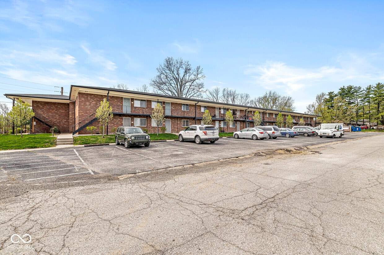 Building Photo - 10301 Medallion Dr
