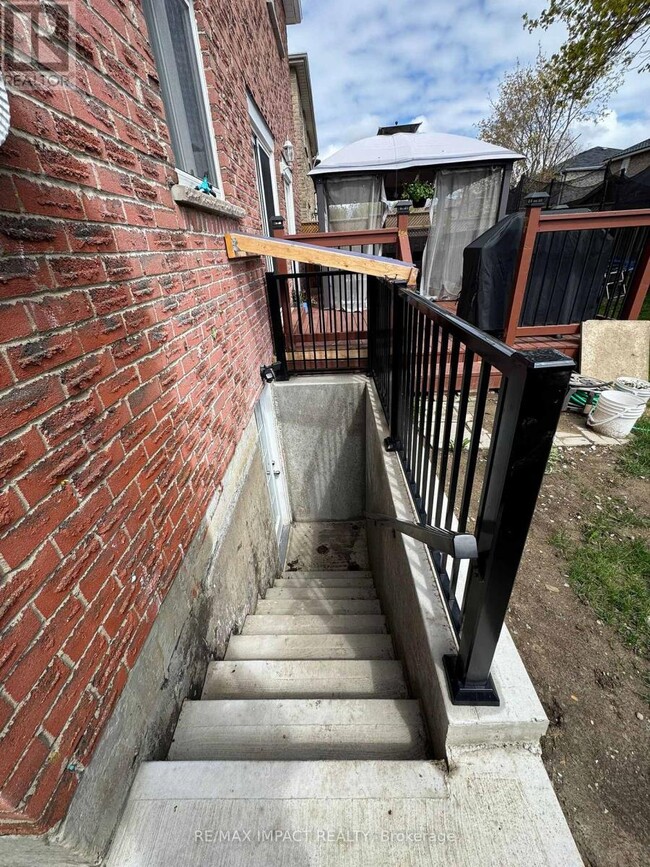 Building Photo - 87 Large Crescent