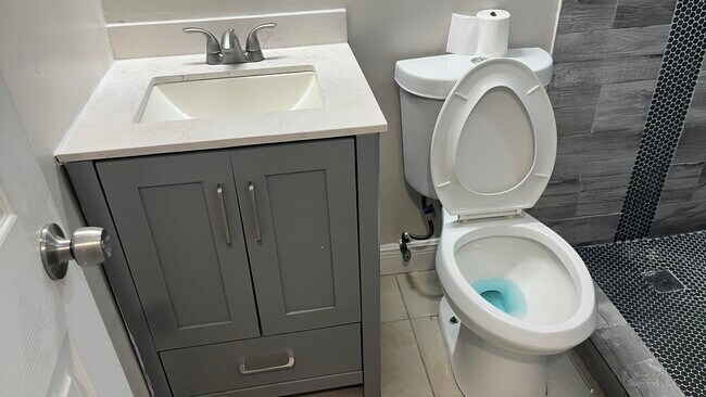 Foto del edificio - 2001 NE 2nd Terrace