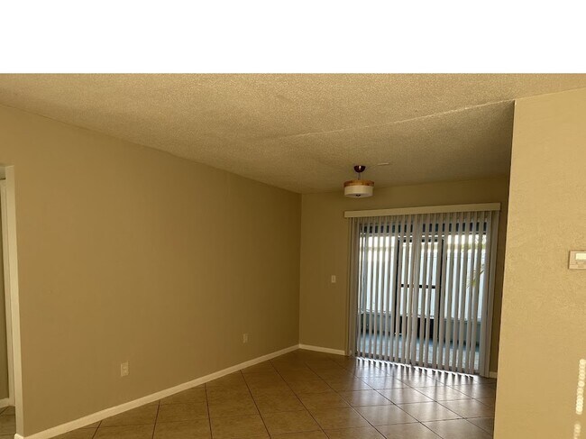 Building Photo - 3369 Barnsdale Dr