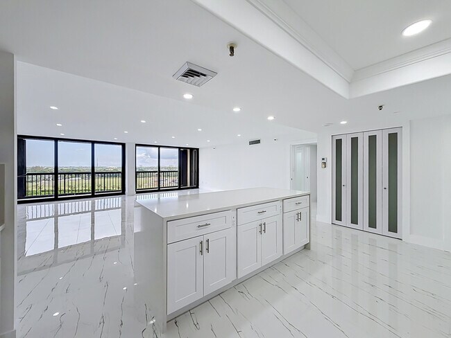 Building Photo - 2480 Presidential Way
