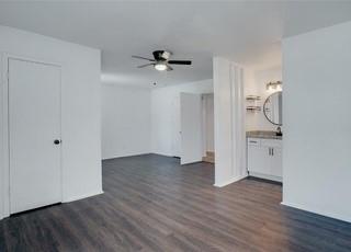 Building Photo - 307 Lone Oak Cir