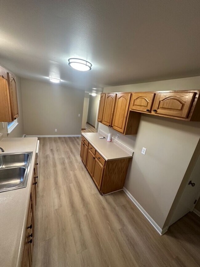 Foto del edificio - Three Bedroom Home For Rent on Joanne Drive in Greece (Rochester)