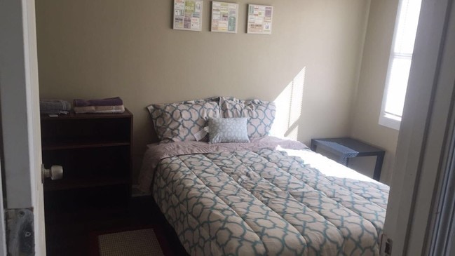 Bedroom 2 (fully furnished) - 3 Hopper St