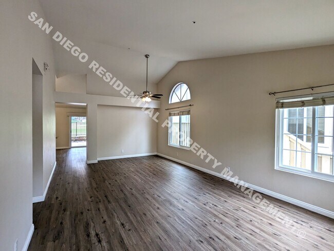 Building Photo - Beautiful Home on the Shadowridge Golf Course