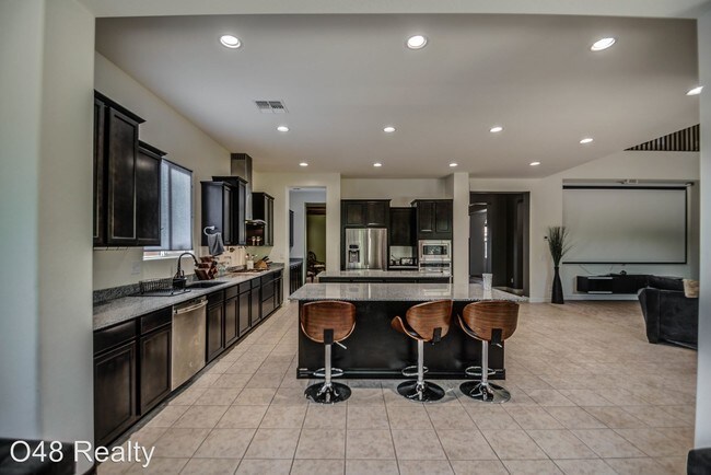 Foto del edificio - 6 br, 3.5 bath House - 3917 E ELLIS ST