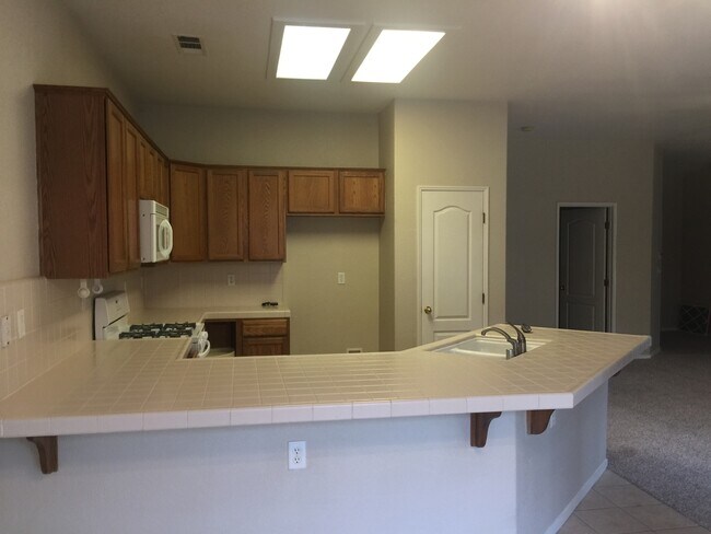 Foto del edificio - Exceptional NE Fresno 4/2 Clovis North HS
