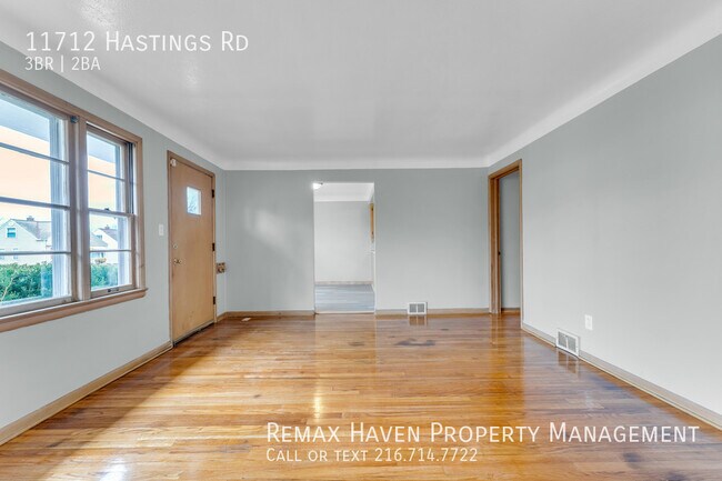 Building Photo - 11712 Hastings Rd. Garfield Heights - Spac...
