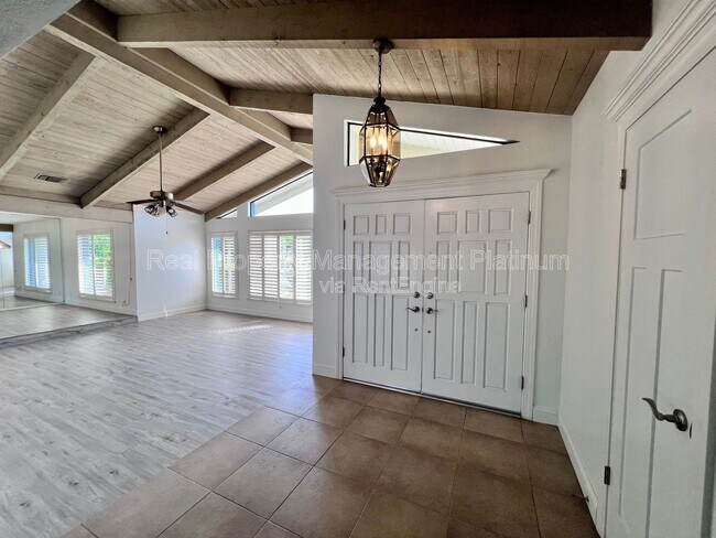 Foto del edificio - 9193 N Fowler Ave