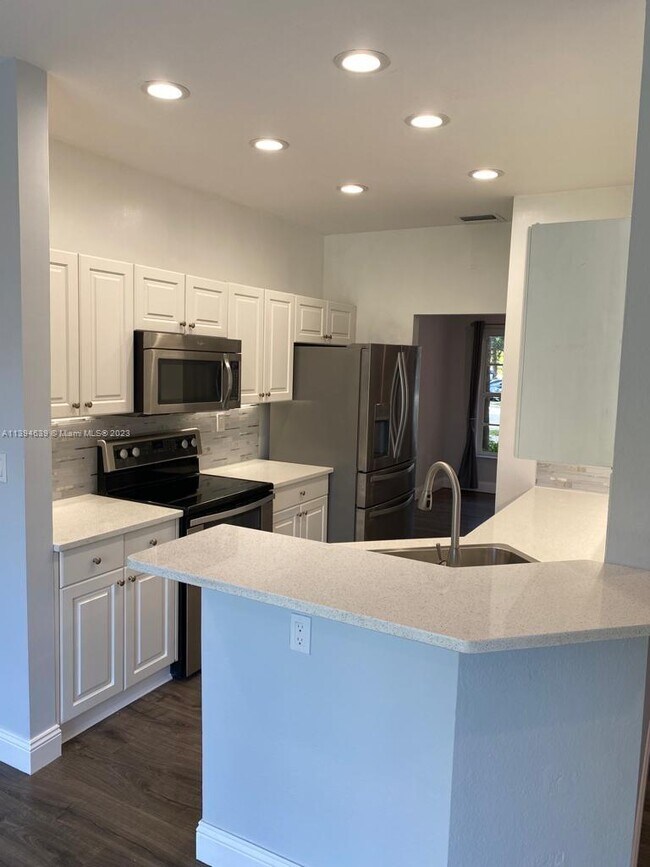Building Photo - 667 NW 170th Ter