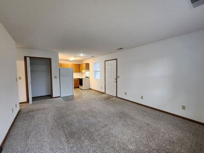 Building Photo - Duplex Located On The North Side