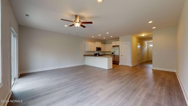 Building Photo - 143 Aspen Rd