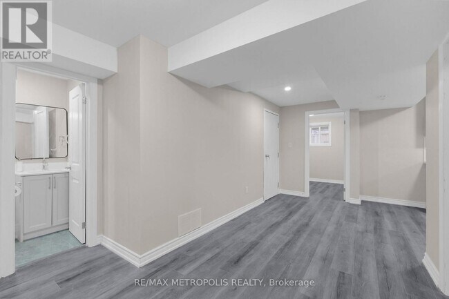 Building Photo - 161 Windfields Farm Dr