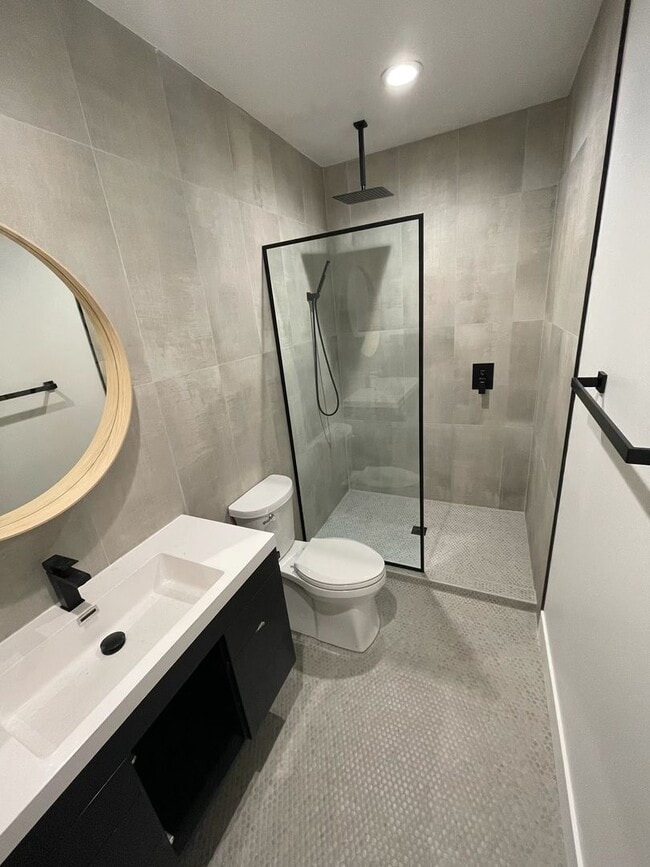 Building Photo - Stunning studio with everything you need i...