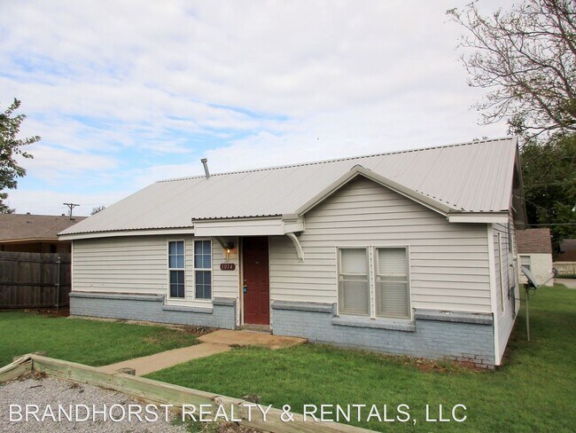 Foto del edificio - 3 br, 1 bath Apartment - 1014 N. Bradley