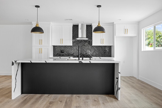 Building Photo - 13353 Erwin St