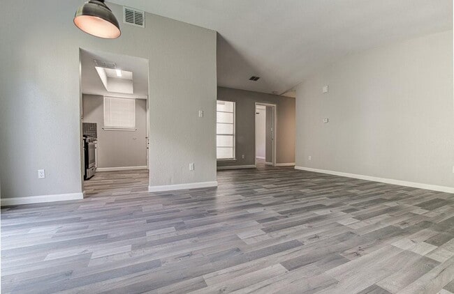 Building Photo - 5203 Bogey Ct