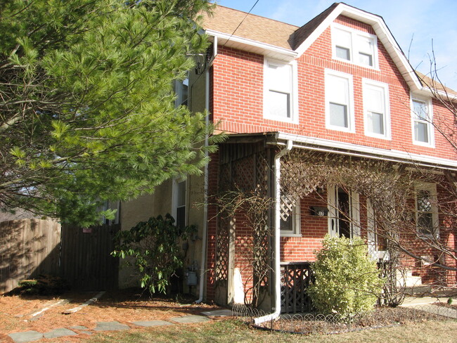 Building Photo - 17 Duffryn Ave