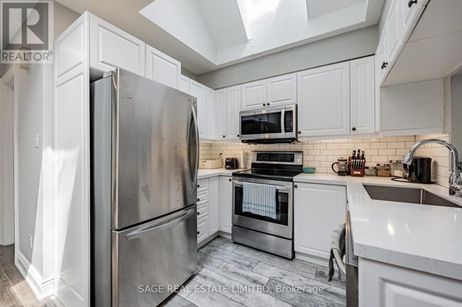 Building Photo - 213 Langley Ave