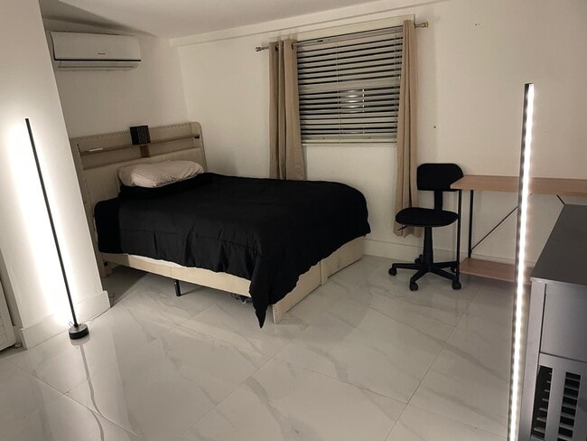 Foto del edificio - 1033 NW 7th Ter