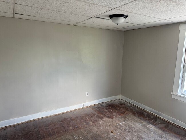 Building Photo - 2 Bed / 1 Bath in Clairton