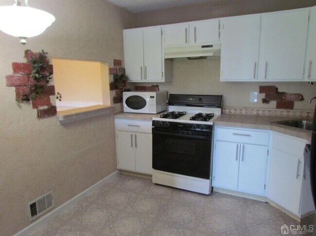 Building Photo - 371 Lancaster Ct