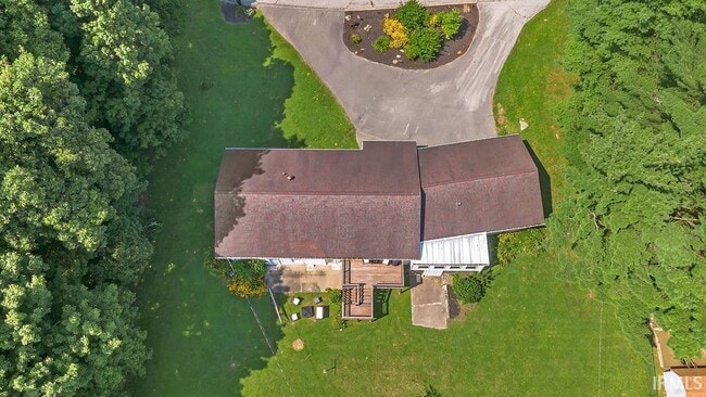 Building Photo - 1744 Parkview Dr