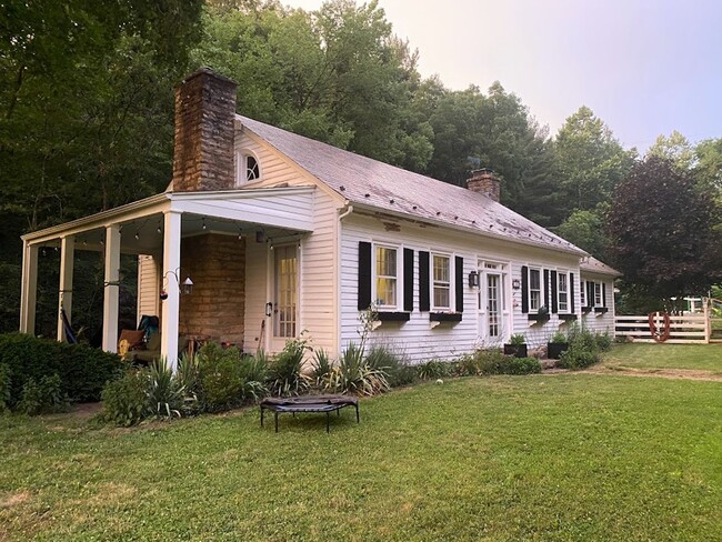 Building Photo - Cottage style home in Goshen