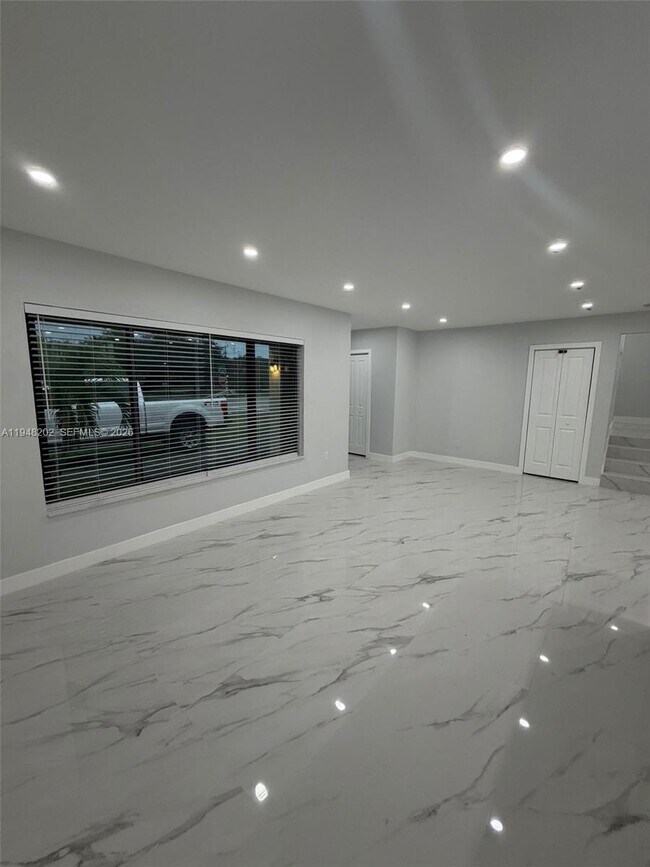 Foto del edificio - 1085 NW 191st St