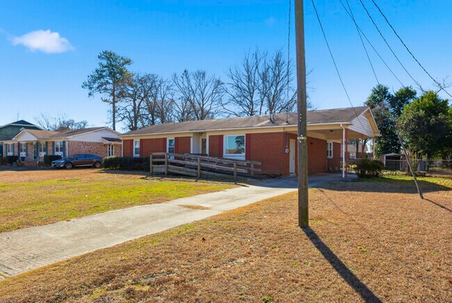 Building Photo - 815 Bedrock Dr