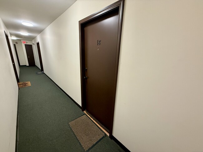 Building Photo - 495 Vincelette St