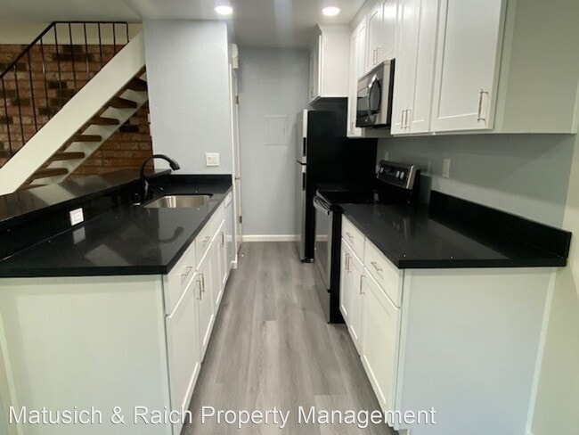 Building Photo - 2 br, 1 bath House - 275 Gomes Court Unit 2