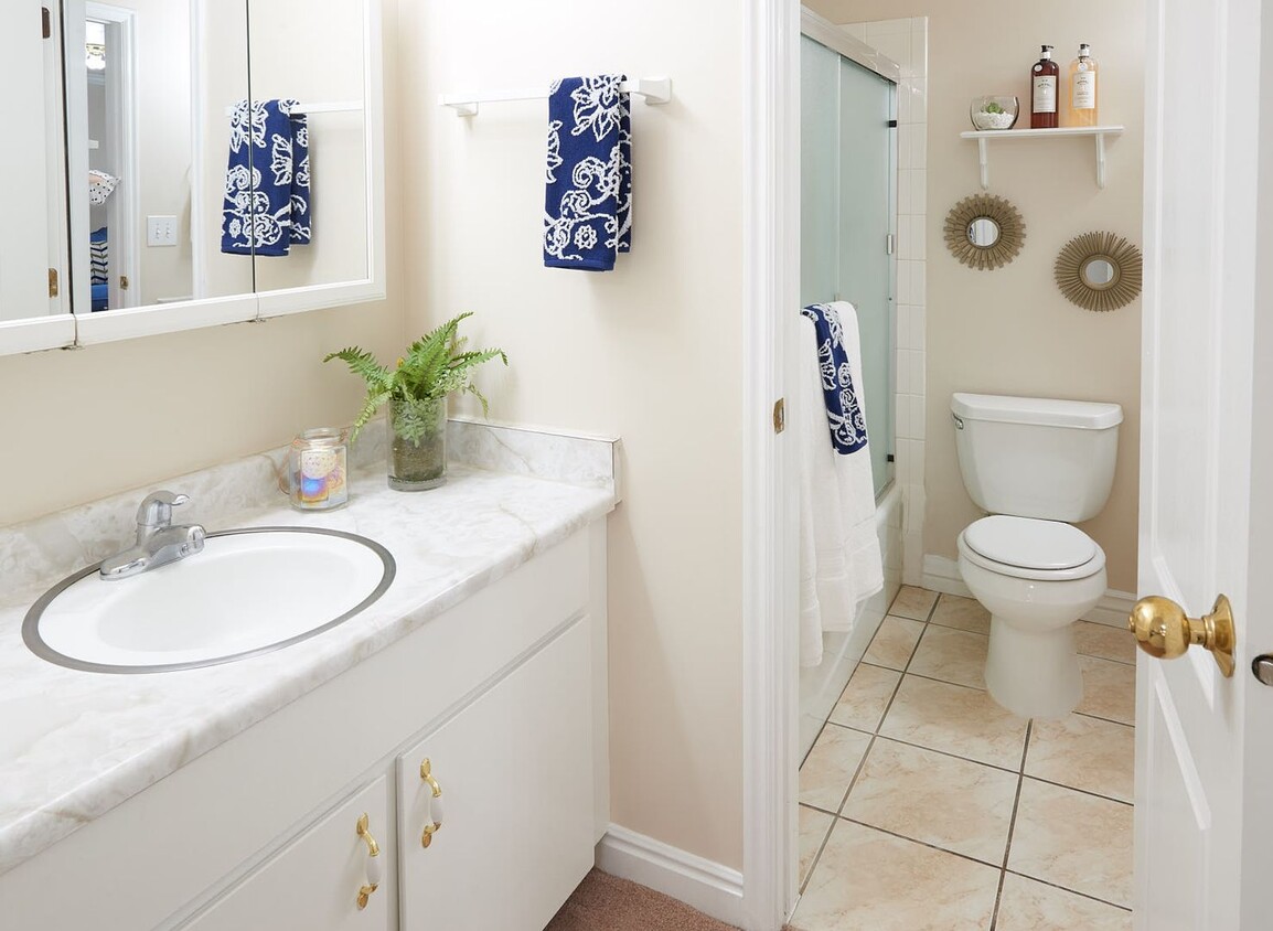 Foto principal - Affordable 2 bedroom duplex!