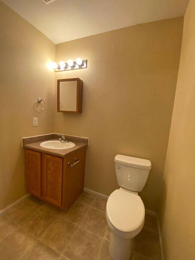 Foto del edificio - Available August 2024 3 bed 2.5. bath, 2 car