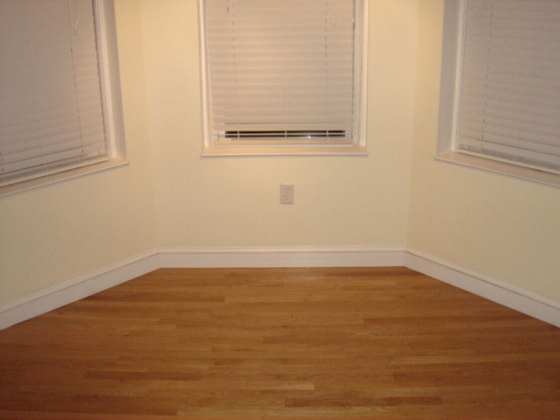 Foto del edificio - LONGWOOD MEDICAL or NUJuly 1 No Fee Heat Hw Inc Students Ok  Super nice place Under priced