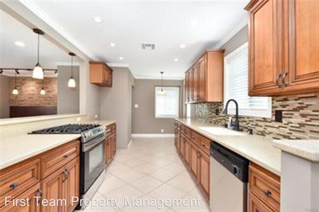 Building Photo - 3 br, 2 bath House - 5818 Woodruff