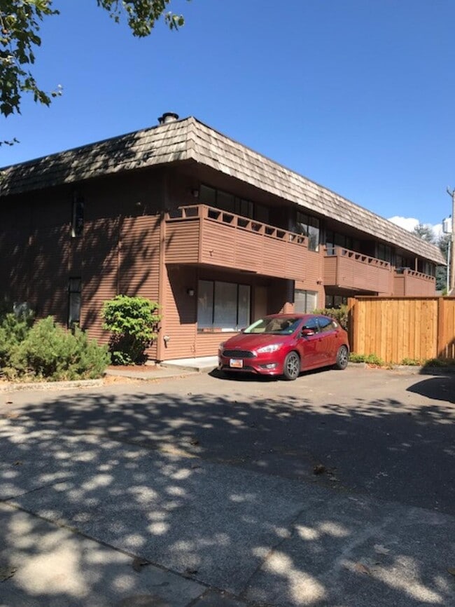 Building Photo - 2720 60 Ave SW - 2 bedrooms