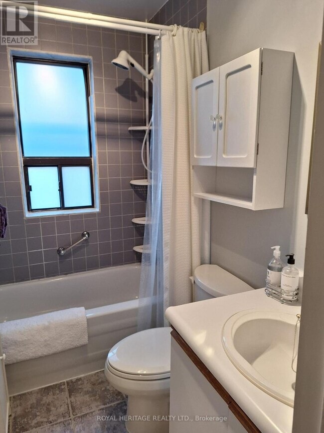 Photo du bâtiment - 677 Marksbury Rd