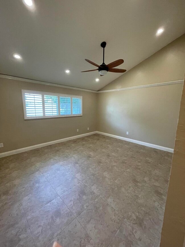 Building Photo - 74940 San Simeon Dr