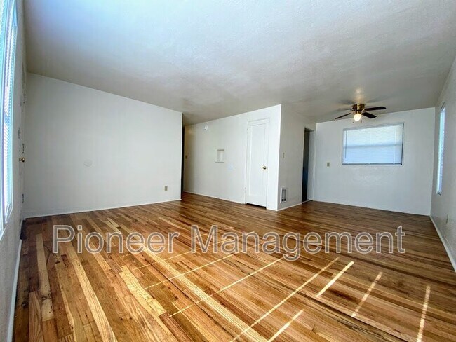 Foto del edificio - 613 NE Winchester St