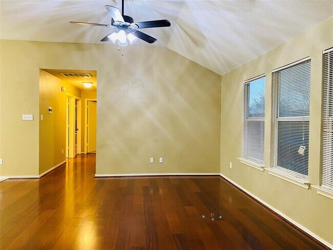 Building Photo - 158 Big Thicket Dr
