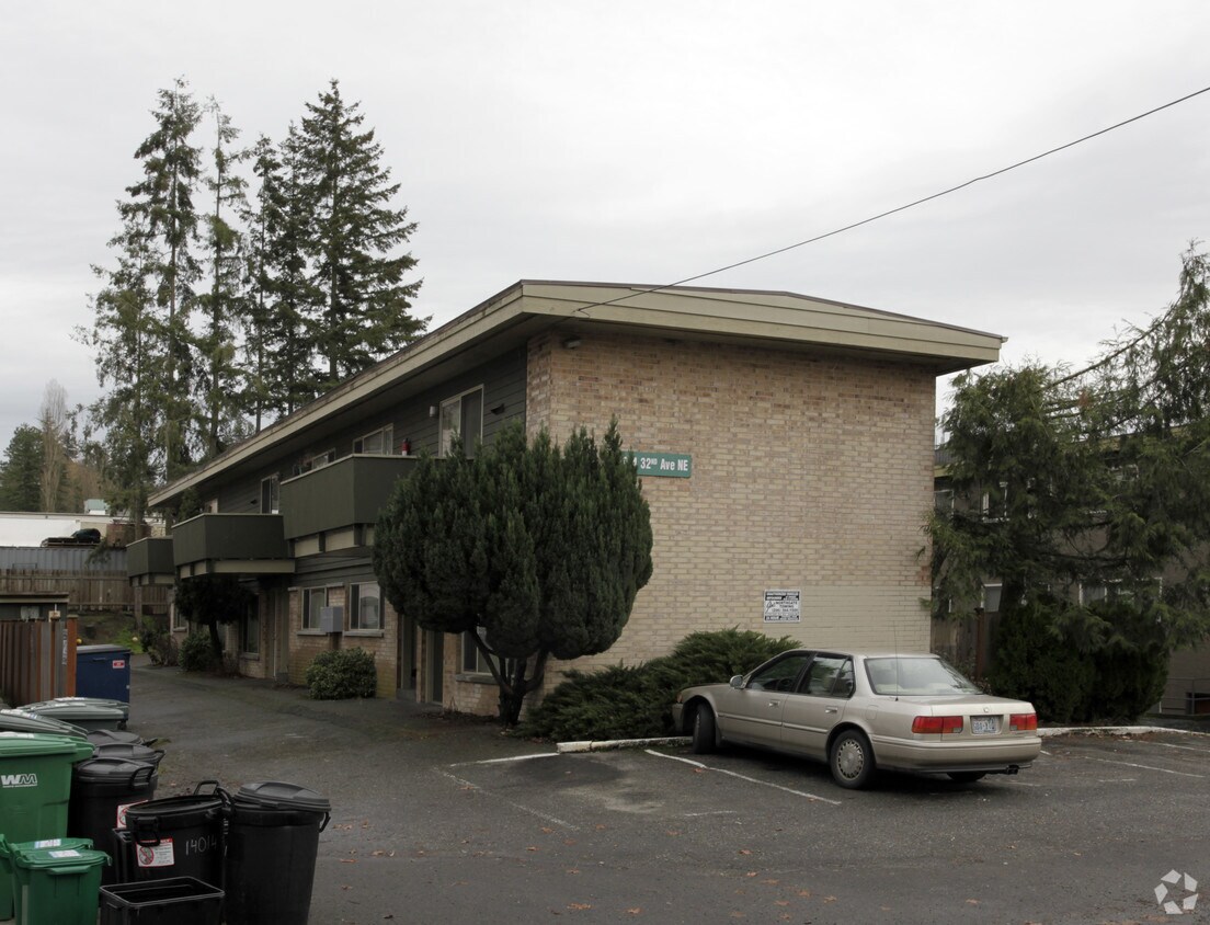 Building Photo - 14014 32nd Ave NE