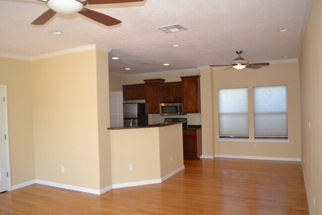 Foto del edificio - 1038 E 43rd St