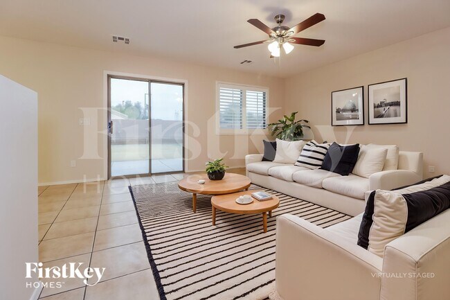 Foto del edificio - 23768 W Desert Bloom St