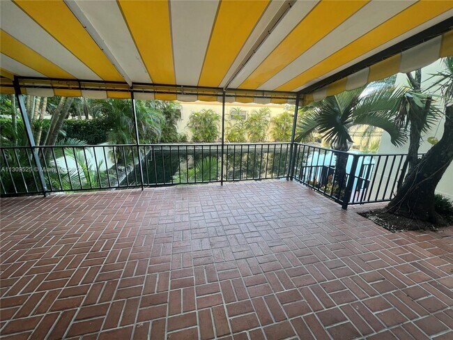 Foto del edificio - 15400 Sharpecroft Dr