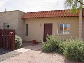 Building Photo - 964 S Pantano Rd