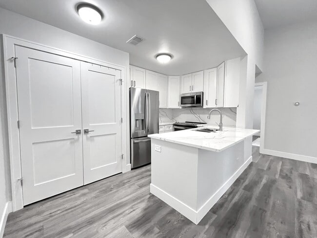 Foto del edificio - 1911 N Hicks Rd