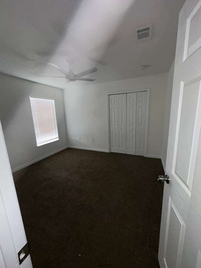 Foto del edificio - 703 Flagstone St