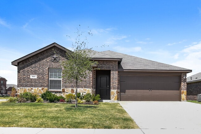Building Photo - 901 Silver Maple Ln