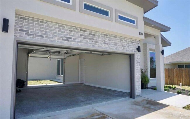 Building Photo - 8114 N 25th Ln